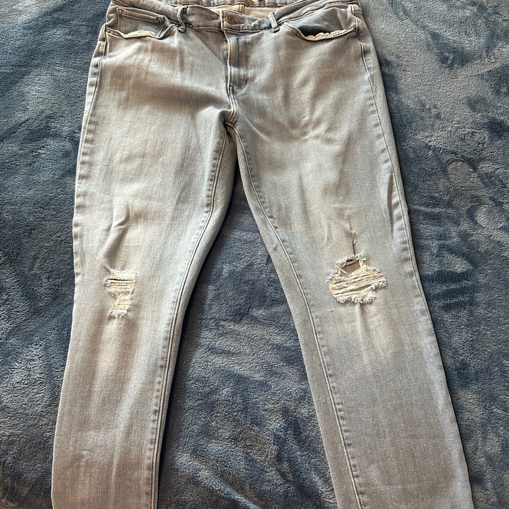 Signature by Levi Strauss Light Gray Skinny Jeans